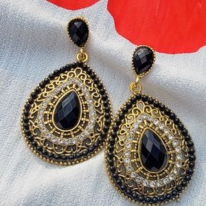 Gold and Black earings 🤩